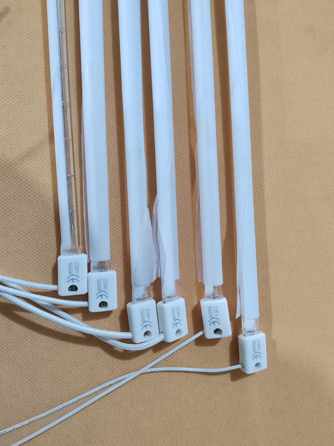 Lampu Halogen IR berkuasa 3000W dengan voltan 400V digunakan untuk pemanasan gelombang pendek.