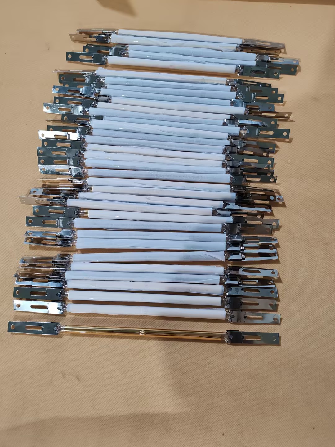 Lampu halogen inframerah merah delima berkualiti tinggi berukuran 520mm dan berkuasa 1000W.