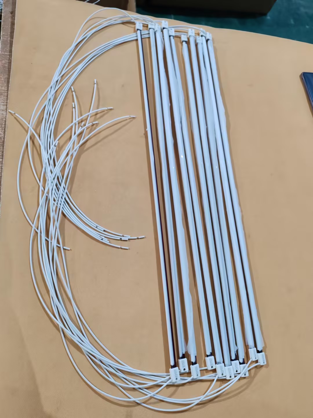 Kabin penyembur lampu pemanas jenis halogen